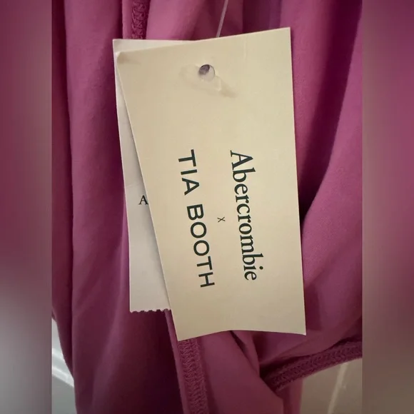 Abercrombie & Fitch X Tia Booth Soft Matte Seamless Grown-On Bodysuit L - Picture 4 of 5